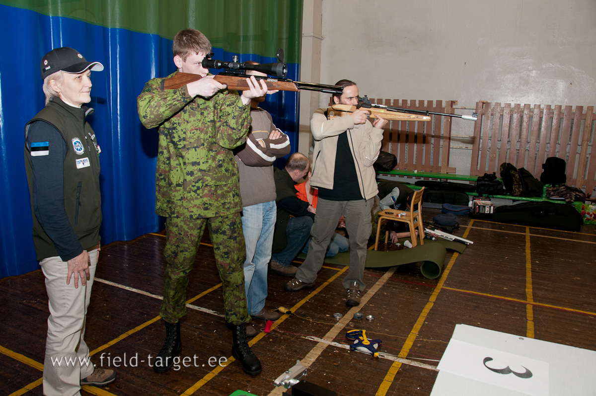 Heli Jalakas püstilaskureid juhendamas
